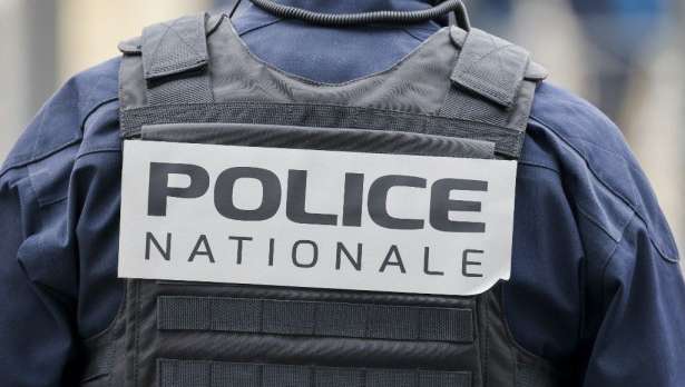 Drancy : ஆசிரியர் ஒருவர் அதிரடியாக கைது!