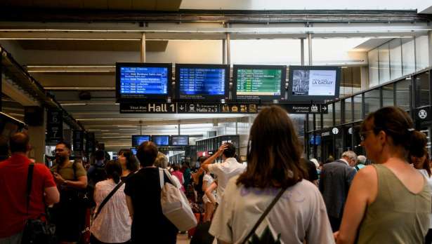 Montparnasse நிலையத்தில் 5 மணிநேரத்துக்கு மேலாக போக்குவரத்து தாமதம்!