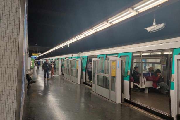 RER A மோதி ஒருவர் பலி!!