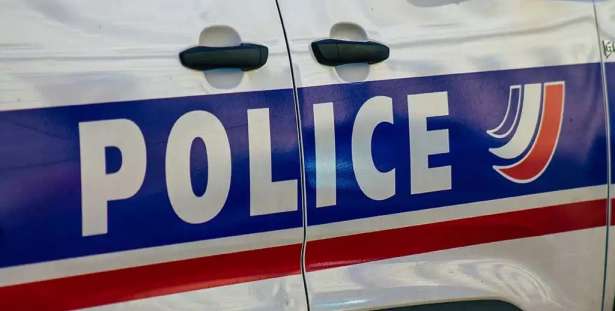 Aulnay-sous-Bois : மகிழுந்து மோதி ஒருவர் பலி... - மூவர் கைது!!