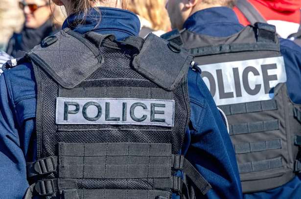 பரிஸ் : நகைக்கடையில் கொள்ளை! - இருவர் கைது!!