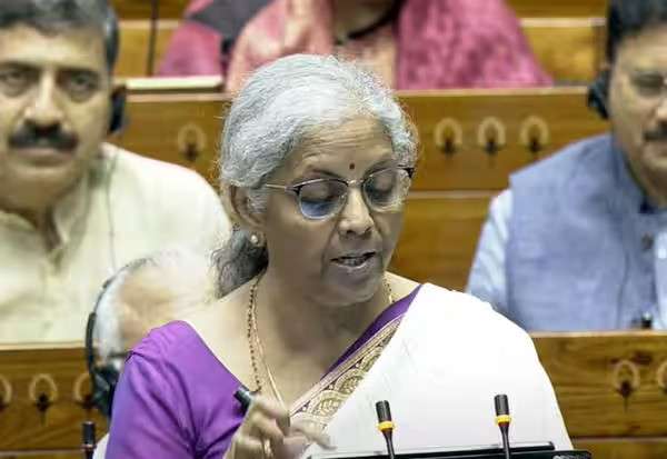 புதிய வருமான வரி சட்ட மசோதா லோக்சபாவில் தாக்கல் 