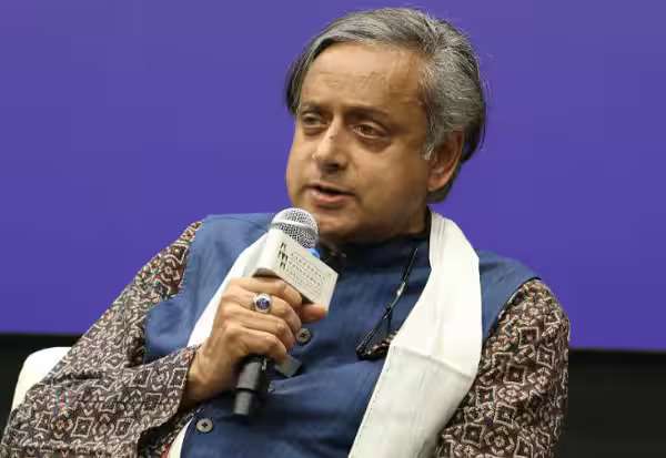 ஹிந்துக்கள் மீதான தாக்குதலையும், கிரிக்கெட்டையும் தொடர்புபடுத்தக்கூடாது: ஷாருக்கானுக்கு சசி தரூர் ஆதரவு