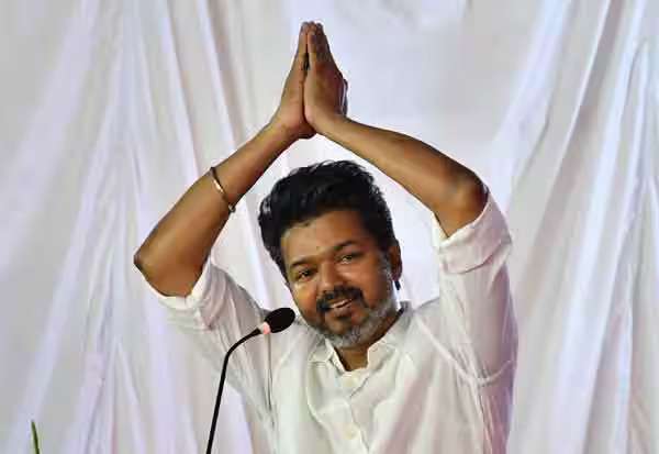 உயிரிழந்தவர்களின் குடும்பங்களுக்கு தலா ரூ.20 லட்சம் - விஜய் அறிக்கை