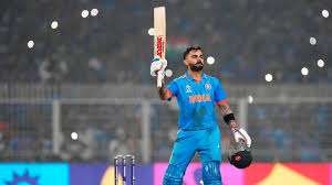 சிக்ஸர் அடித்து 80 பந்துகளில் சதம்! எதிரணி வீரரை கைதட்டி பாராட்டிய கோஹ்லி