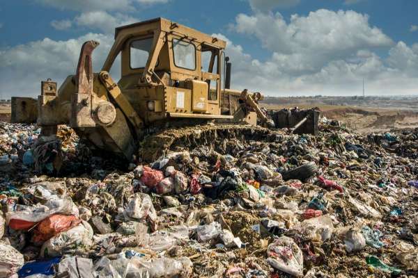 இலங்கையில் பேரிடர் - மேல் மாகாணத்தில் குவிந்துள்ள 40,000 மெட்ரிக் டன் குப்பைகள்