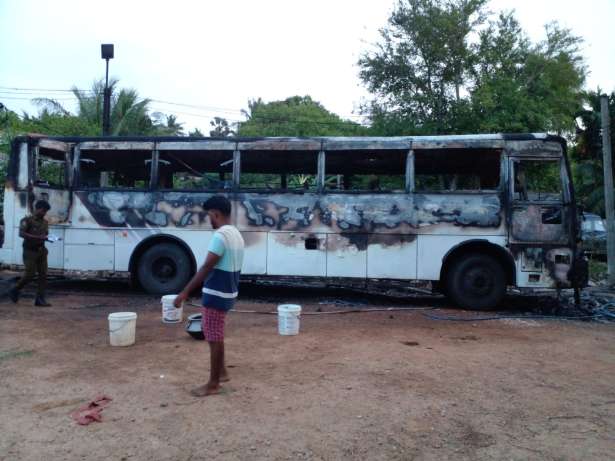 யாழில் திடீரென தீக்கிரையான பேருந்து!
