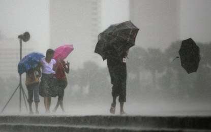 யாழில் தொடரும் சீரற்ற காலநிலை - நூற்று கணக்கான மக்கள் பாதிப்பு