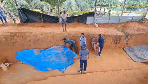 கொக்குத்தொடுவாய் மனித புதைகுழி அகழ்வு -  35 எலும்புகூட்டு தொகுதிகள் மீட்பு