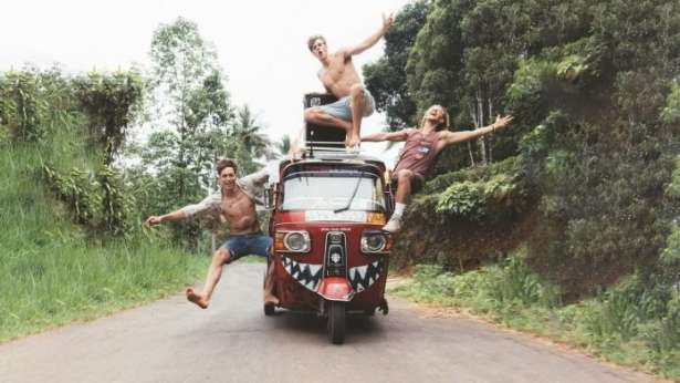 இலங்கையில் முச்சக்கர வண்டி ஓட்டும் வெளிநாட்டவர்கள்: உரிமையாளர்களுக்கு அபராதம்!