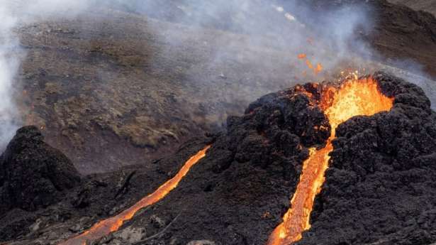 ஐஸ்லாந்தில் எரிமலை வெடிப்பு
