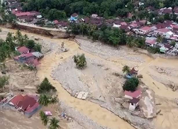 இந்தோனேசியாவில் பெய்து வரும் கன மழை - ஆயிரத்தைக் கடந்த பலி எண்ணிக்கை