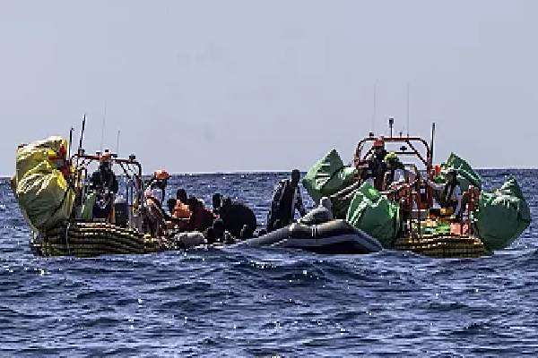  படகு கவிழ்ந்து விழுந்து  150க்கும் அதிகமானவர்கள் மாயம்