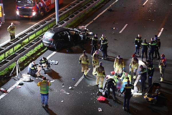 நெதர்லாந்து வீதியில் ஏற்பட்ட திடீர் விபத்து - மக்கள் பதற்றம்