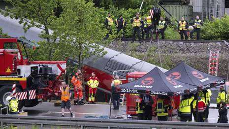  ஜேர்மனியில் கோர விபத்து... 150 பயணிகளுடன் தடம் புரண்ட ரயில் 