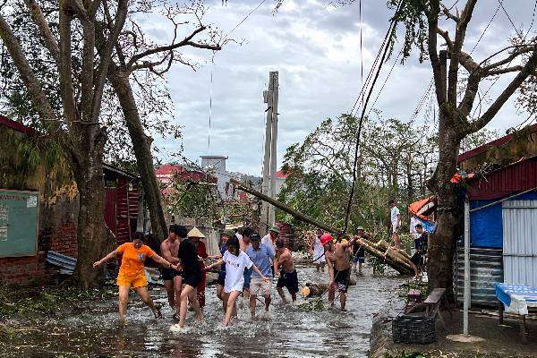 வியட்நாமில் இடைவிடாத  மழை - அதிகரிக்கும் பலி எண்ணிக்கை